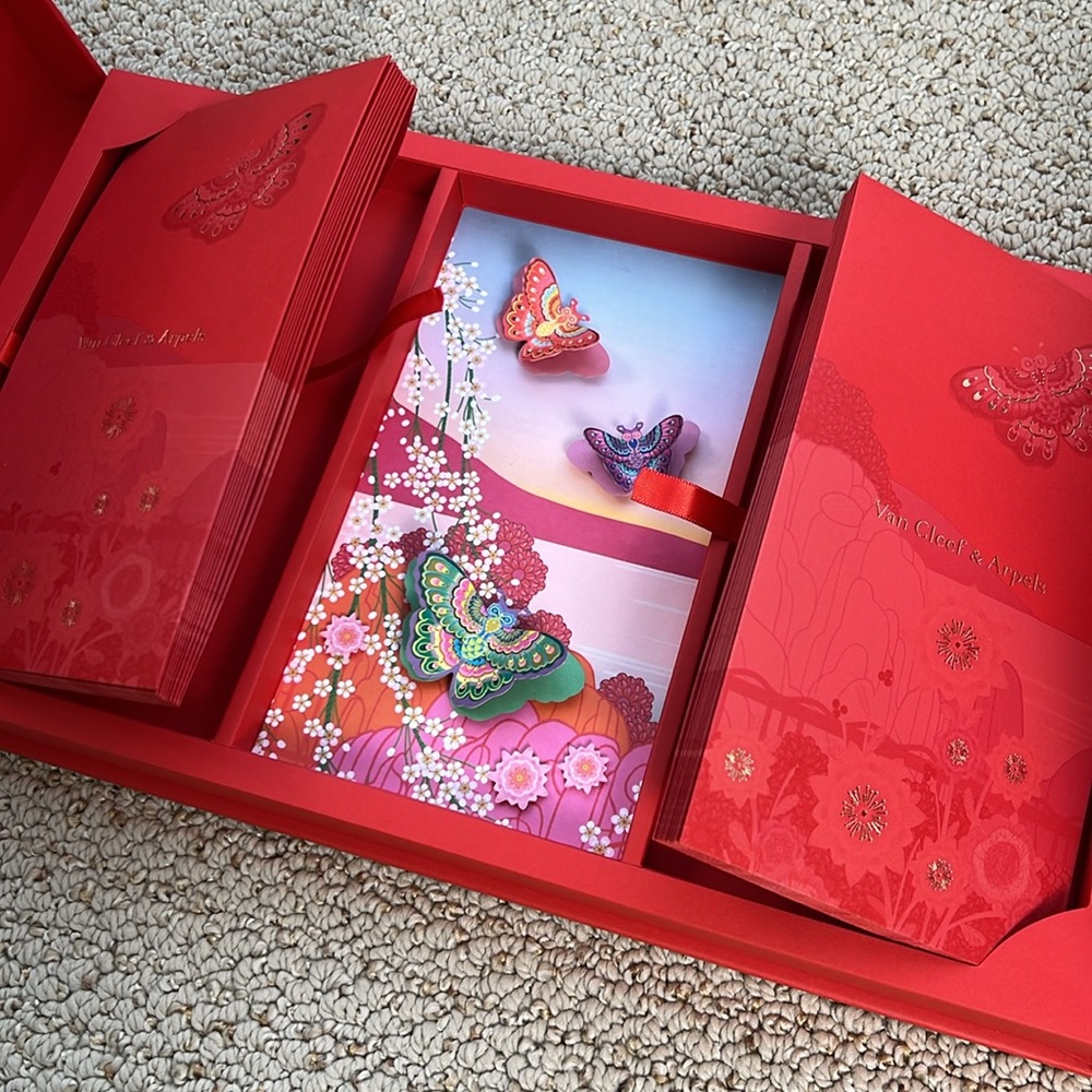 Van Cleef & Arpels 2025 lunar new year red envelope (box + 20 envelopes) - Picture 8 of 12